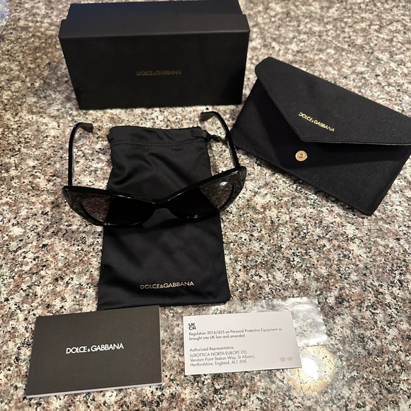 D&G woman’s sunglasses - Picture 3 of 8